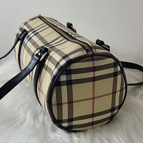 💯 Authentic Burberry  Handbag 🍀 - Picture 4 of 15